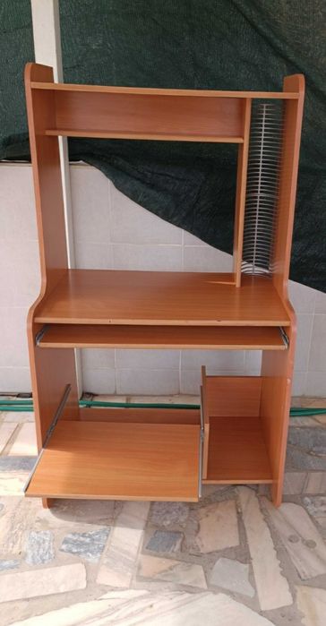 secretaria com estante