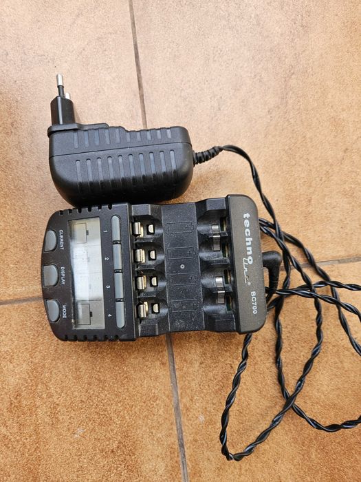 Ładowarka Technoline BC700