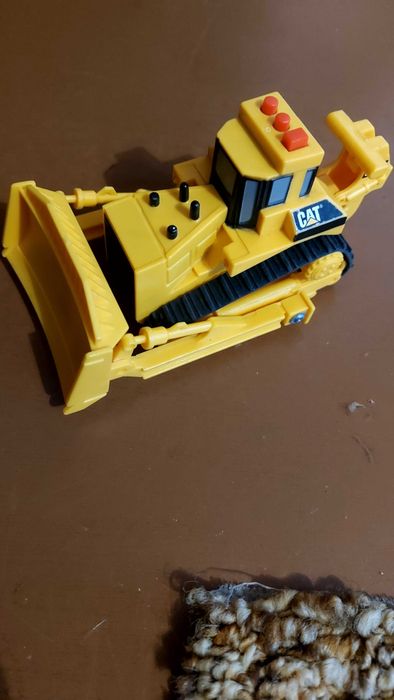 Продам машинки CAT