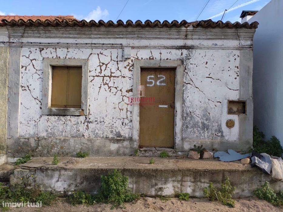 Moradia T2 Recuperar 113m2 São Miguel do Rio Torto, Abrantes — São Miguel Do Rio Torto E Rossio Ao Sul Do Tejo, Santarém