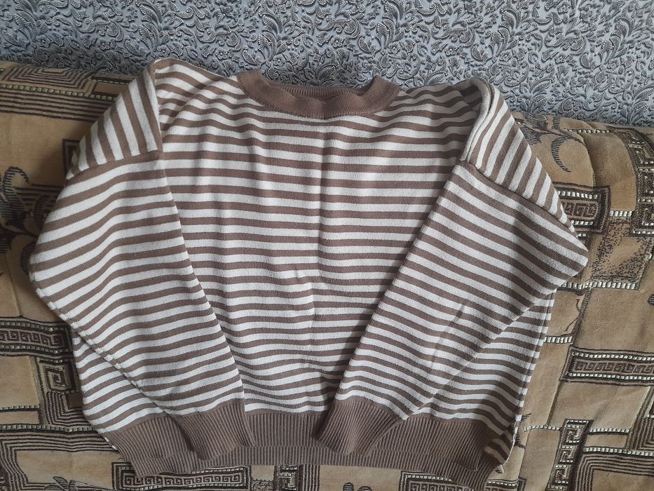 Светрик приємний на дотик