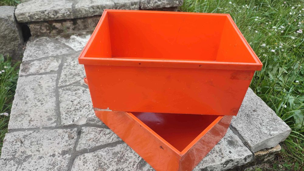 Pojemnik magazynowy 40x30x18 plastik, bardzo solidny. Około 50 sztuk.