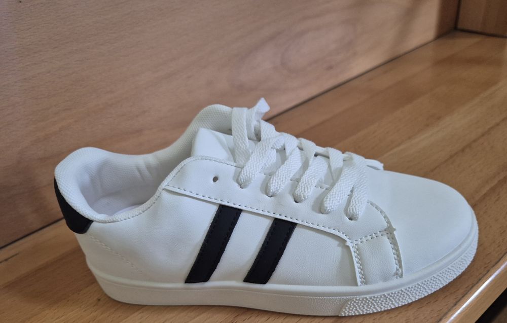 Buty sportowe damskie