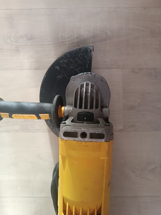 Болгарка DeWalt 230mm