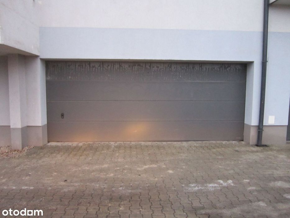 MEGA DUŻY garaż 37 m² na 2 auta – monitoring, szeroka brama | Piła