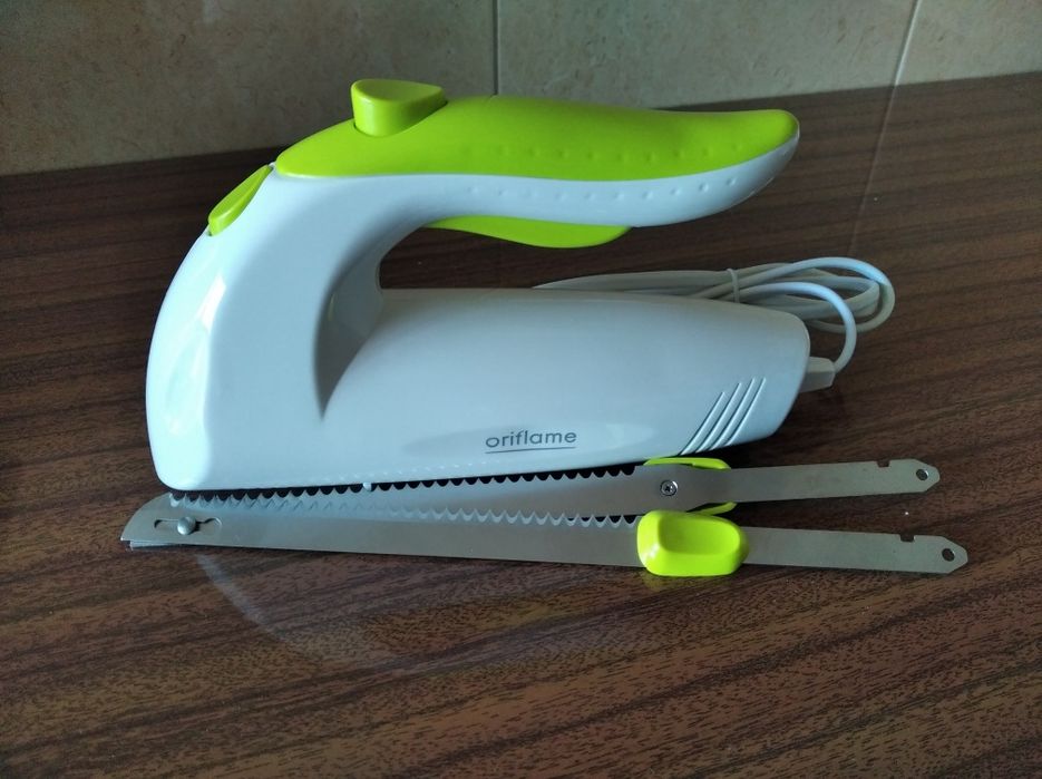 Faca elétrica com duas lâminas