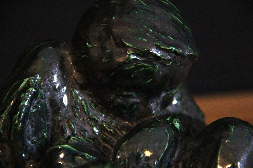 Estatueta gesso vidrado
