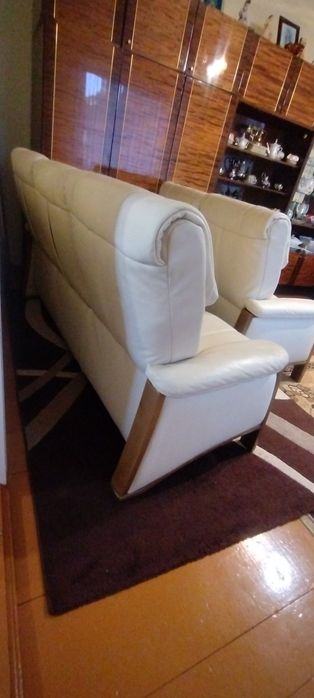 Продам шкіряний розкладний диван з Німеччини.