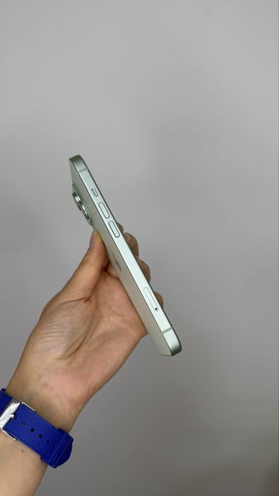 Iphone 15 green