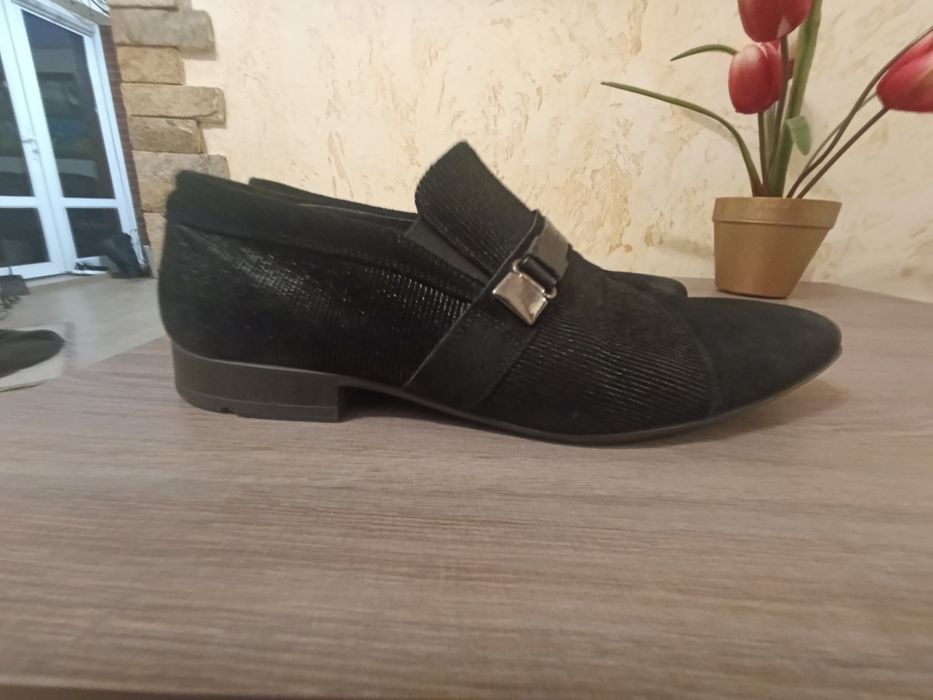 Продаються чоловічі туфлі