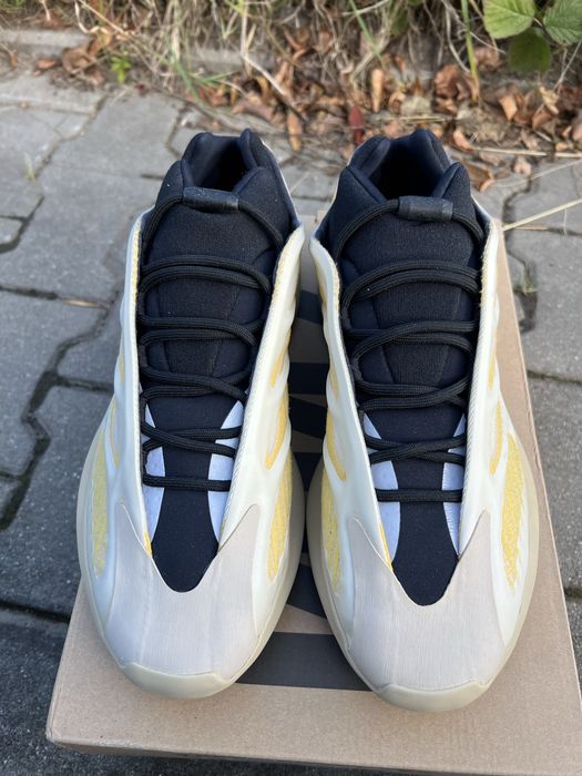 adidas Yeezy 700 V3 Safflower buty żółte niskie 46 2/3