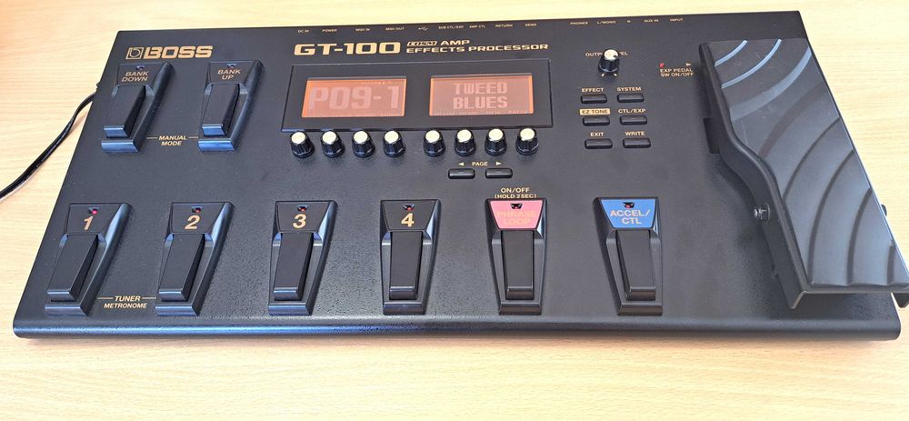 Processador de Efeitos e Amplificadores BOSS GT-100 como nova.