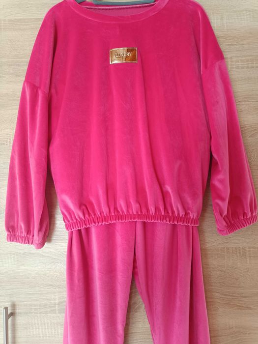 Nowy piękny Dres welur że ściągaczem w pasie