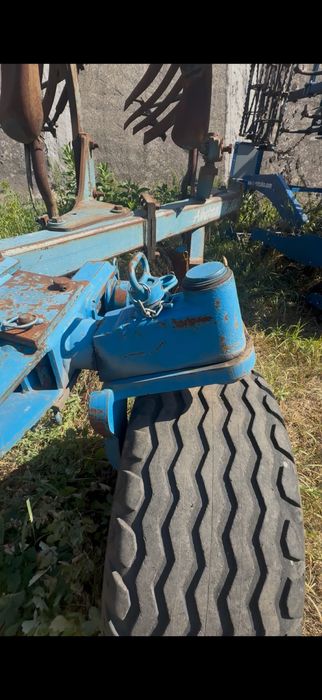 Плуг Rabe Werk Albatros , має 5 корпусів  захват 50 см