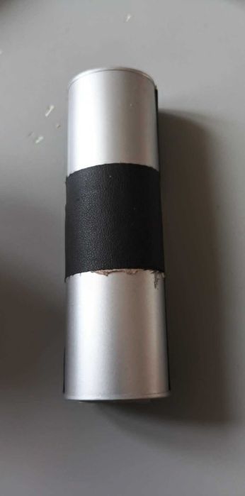 Kalkulator z miejscem na długopis