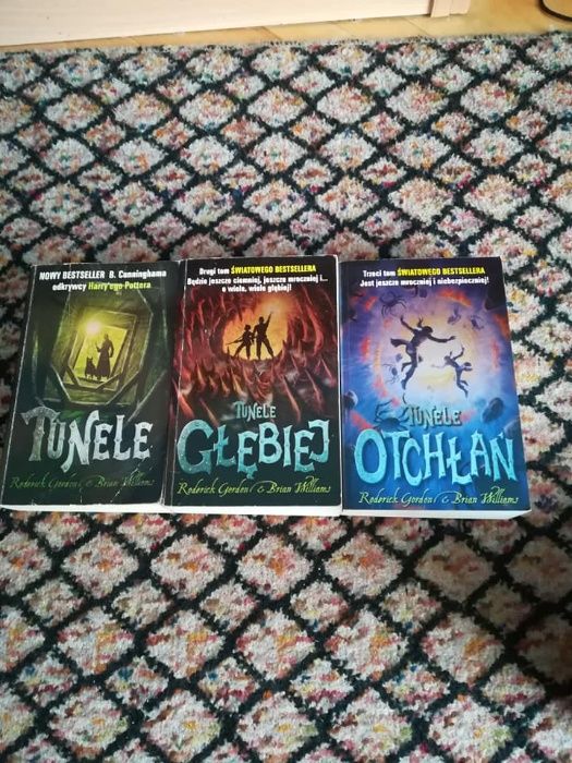 Trylogia książkowa "Tunele"