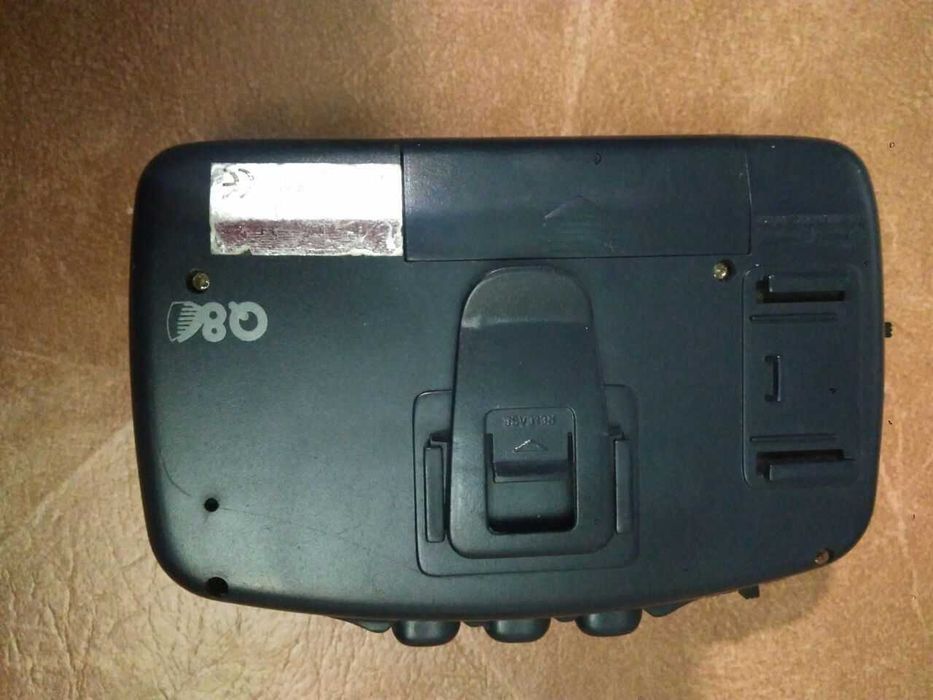 Вінтажний стереокасетний плеєр з FM-приймачем VEGA SONIC KT-90X