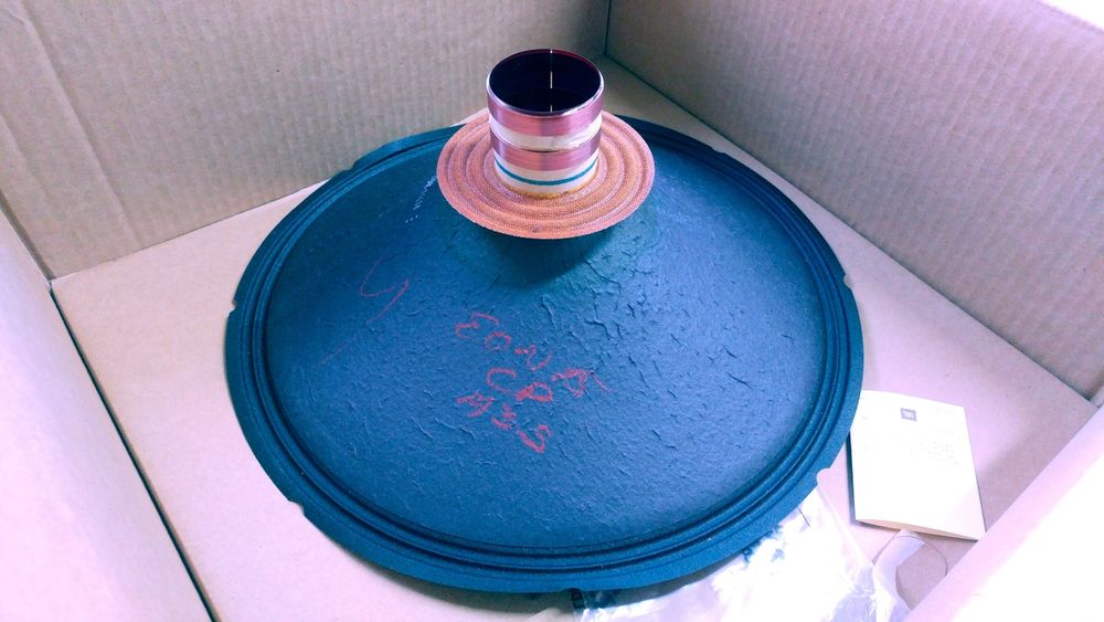 JBL Recone  EON  e  RCF 15" S800   ler descrição