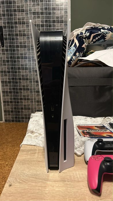 PlayStation 5 + 2 pady + gry