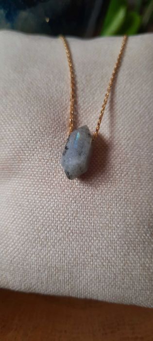 Labradoryt kamień naturalny na łańcuszku srebro pozłacany PREZENT