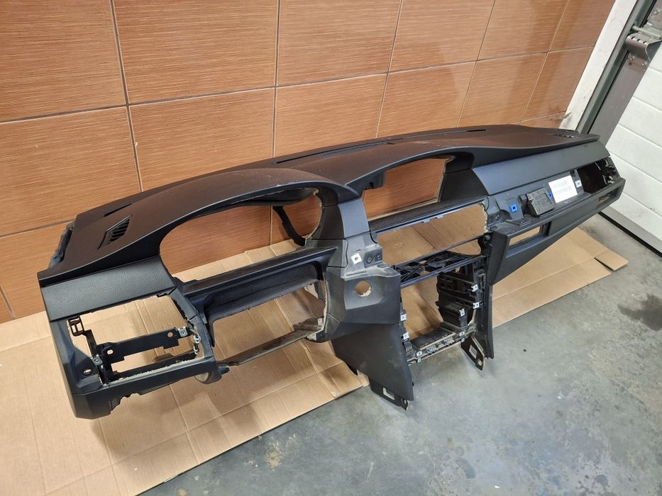 Deska Kokpit Lift BMW E60 Czarna Cup holdery