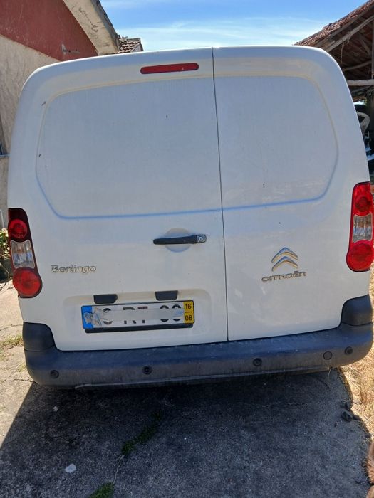 Citroën Berlingo de cem cavalos com muitos extras