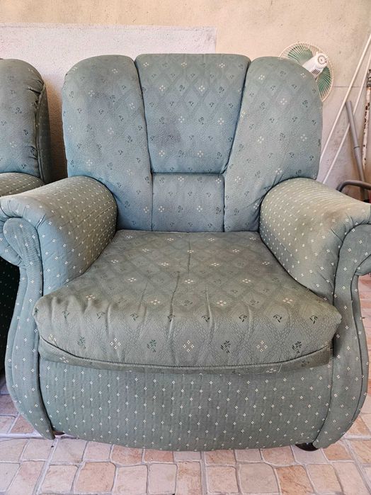 3 Sofás - Bom Estado e Bom Preço