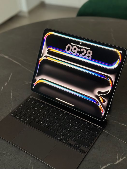 iPad Pro 13 M4 256 GB - w idealnym stanie + gratis Etui Smart Folio