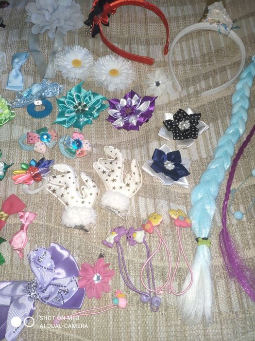 Прикраси для волосся, резинки, пара, заколки, шпильки та інше..