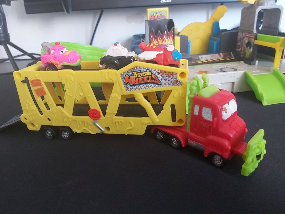 Pista + transportadora + 3 carros Trash Wheels
