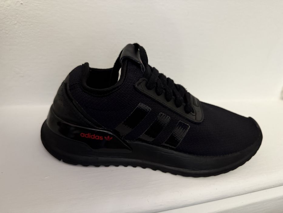 Adidas кросівки оригінал нові 38р