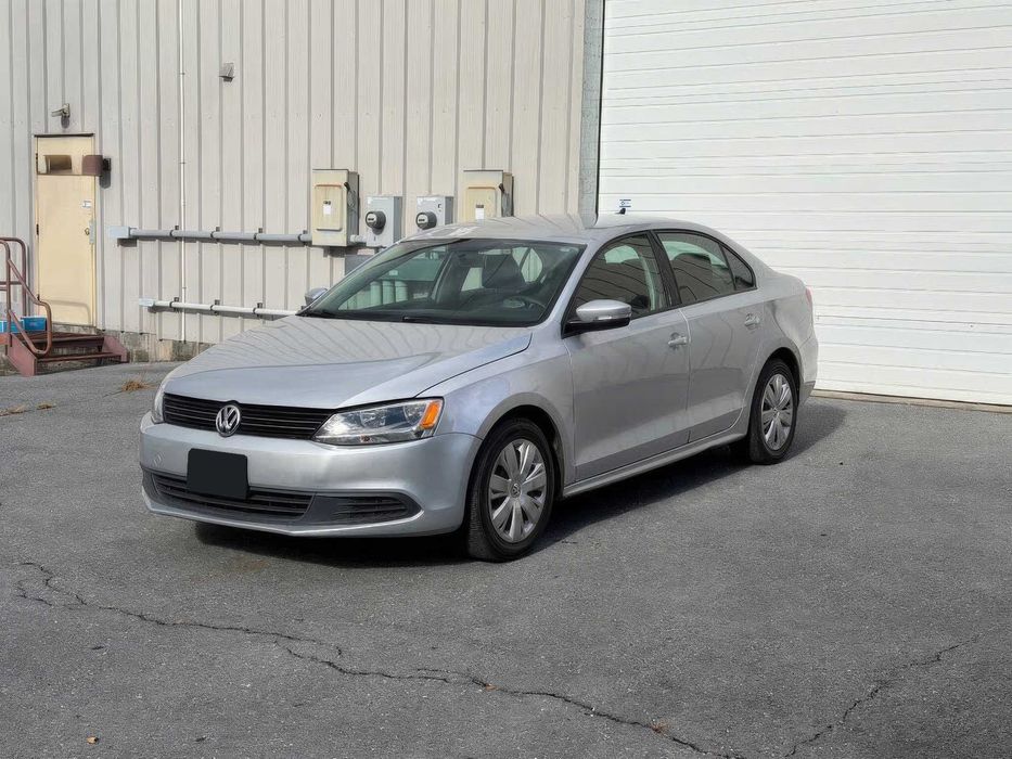 Volkswagen Jetta SE with Connectivity      2014