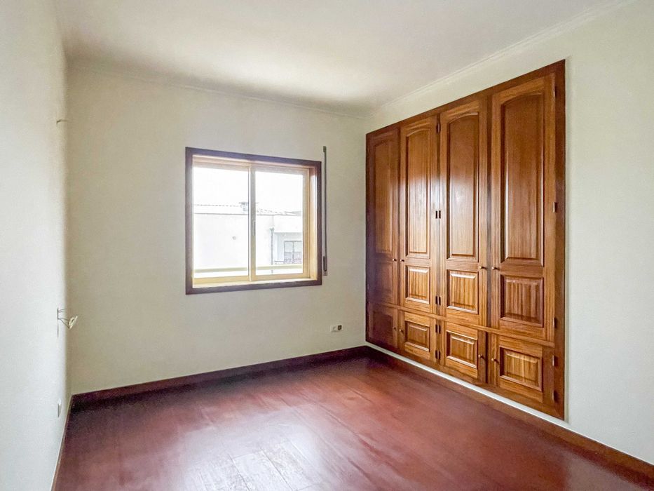 Aluga-se Apartamento T2 na Rua Sacadura Cabral, 55 - Ovar - Furadouro