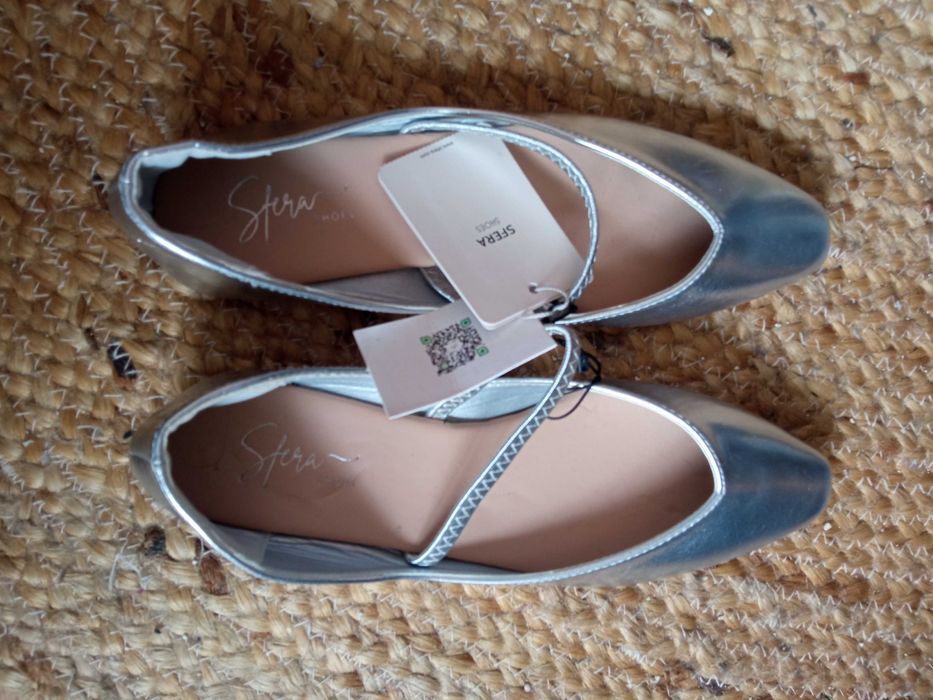 Sapatos novos Sfera