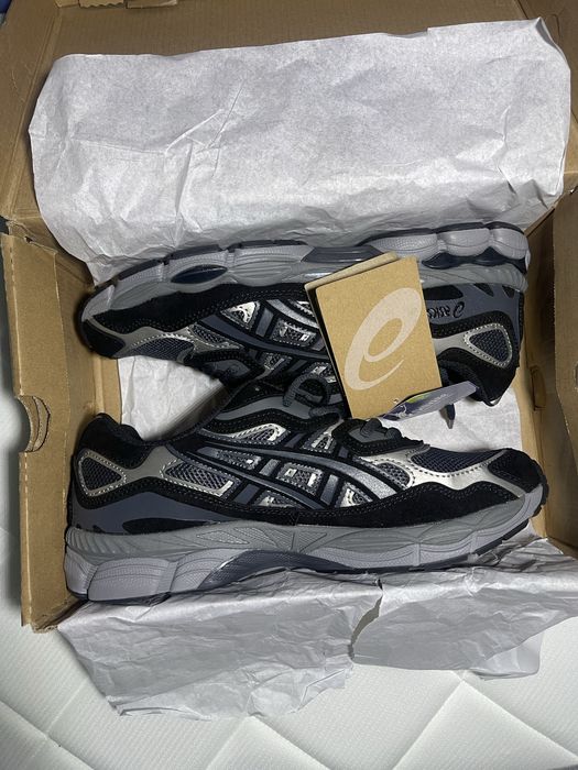 Asics Gel nova com a caixa