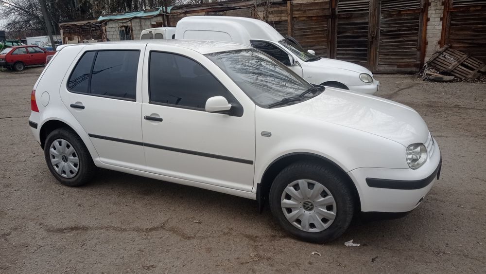 Гольф 4 1,6 2000г