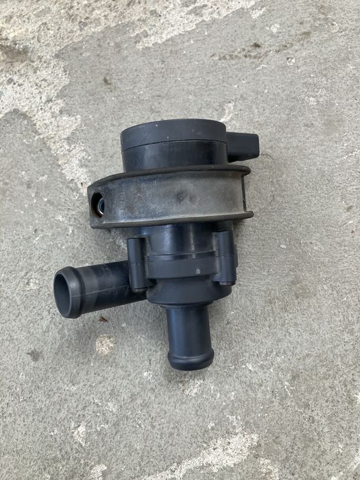 Seat Leon - dodatkowa pompka wody