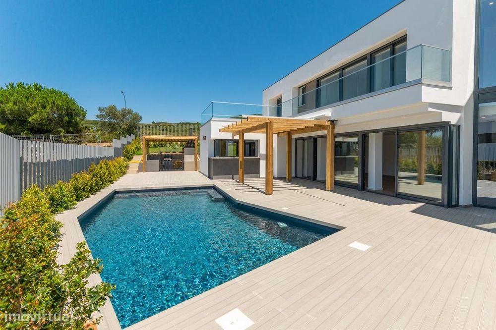 Moradia T5 com piscina, Carnaxide, Oeiras