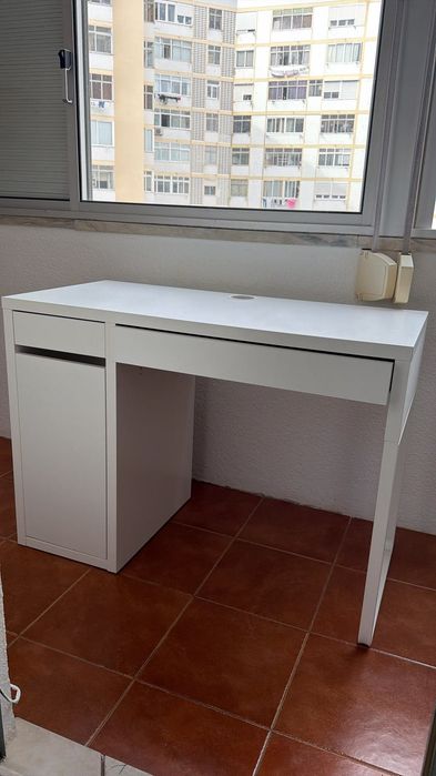 Escrivaninha + Cadeira