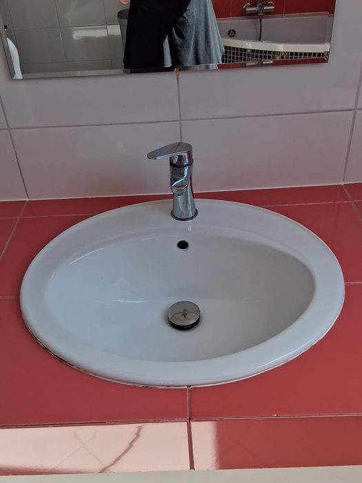Umywalka z baterią