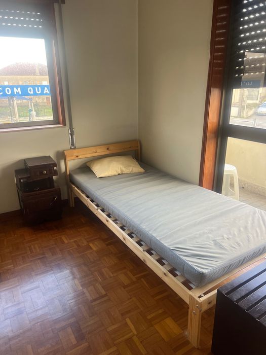 Cama de solteiro com colchão