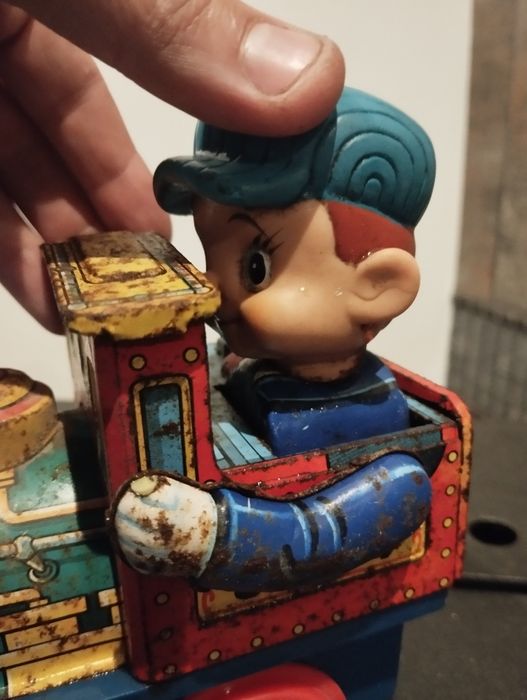 Brinquedo antigo em chapa