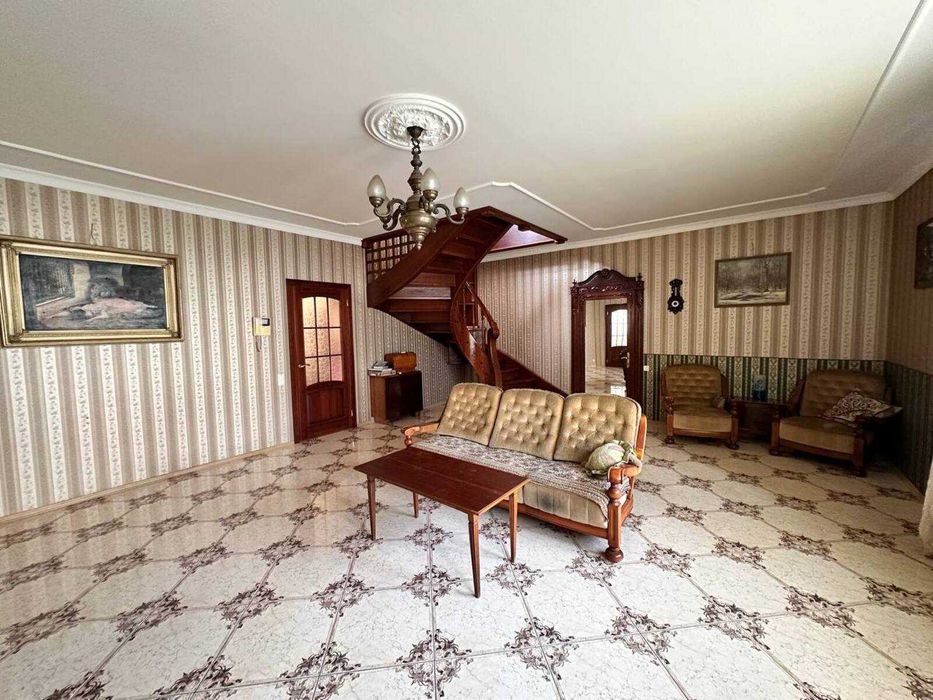 Продаж будинку, Центр