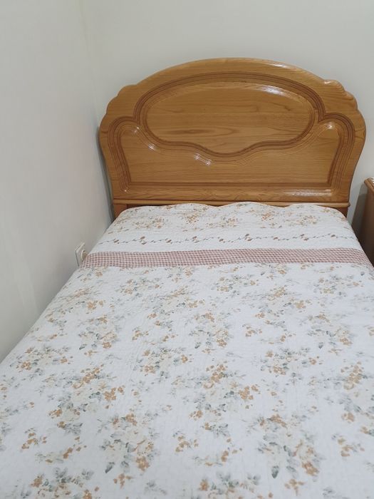 Cama solteiro em madeira