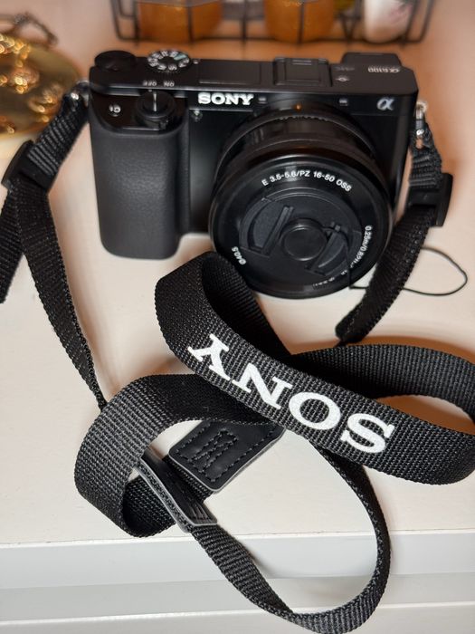 Maquina fotográfica Sony Alpha 6100