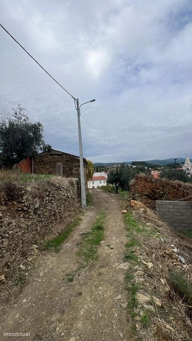 Ruína com terreno e poço no centro histórico de Proença-a-Nova || Vist