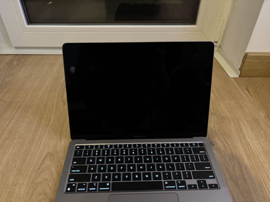 Macbook air m1 8gb ram 256gb dysk space gray
