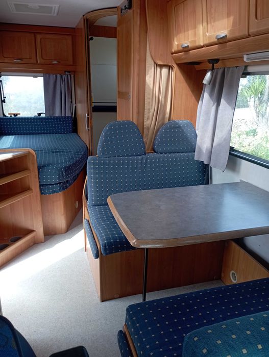 Autocaravana pronta a circular
