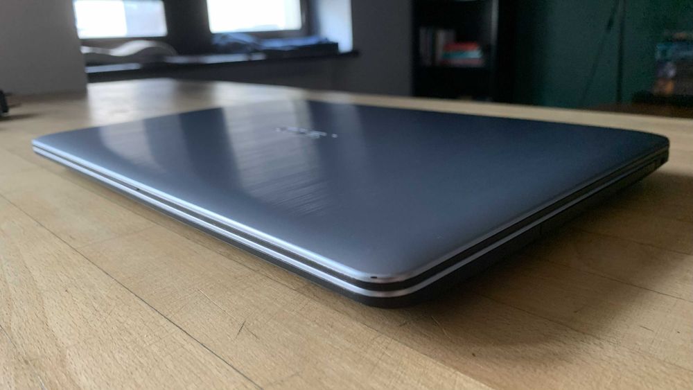 Laptop ASUS R541U 1TB nieużywany