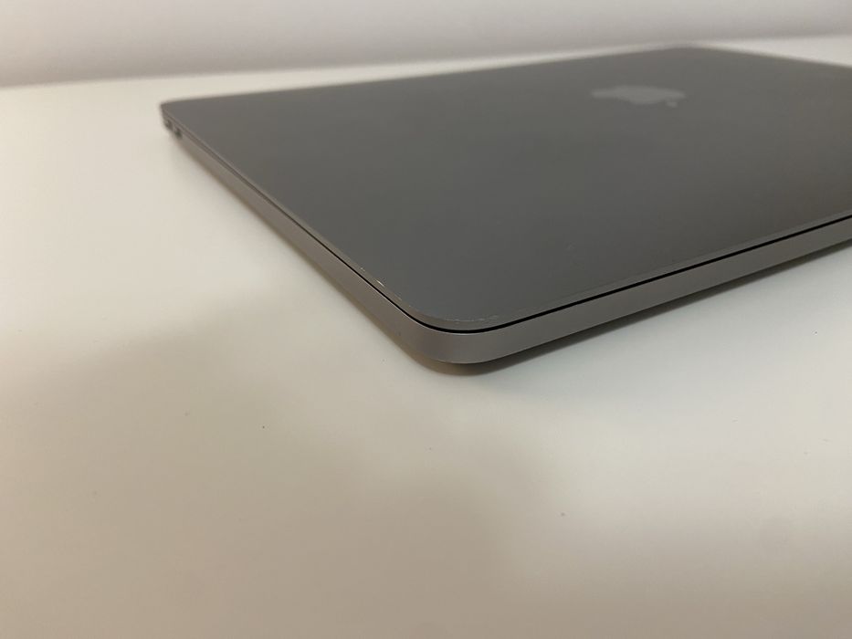 Macbook Pro 2017 13” 8GB 250GB